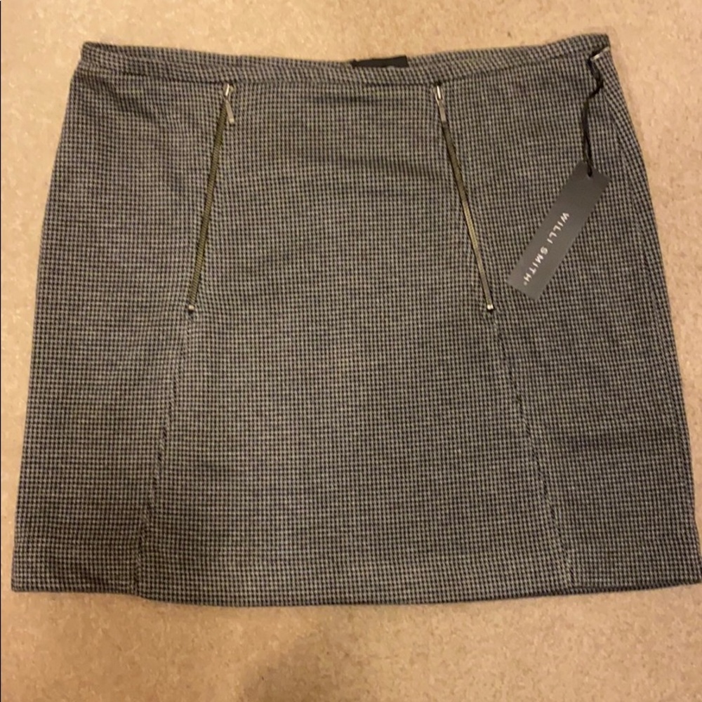 Black/gray checked skirt SZ 8 NWT